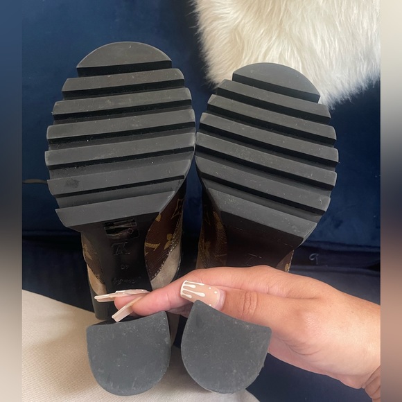 AUTHENTIC LOUIS VUITTON BOOT - Picture 2 of 5